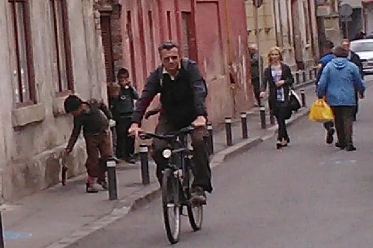 Copii care se droghează cu prenadez în centrul Clujului și plimbă un șobolan mort - Imagini DURE - UPDATE