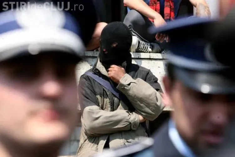 Doi arabi expulzați din România pentru că plănuiau atentate