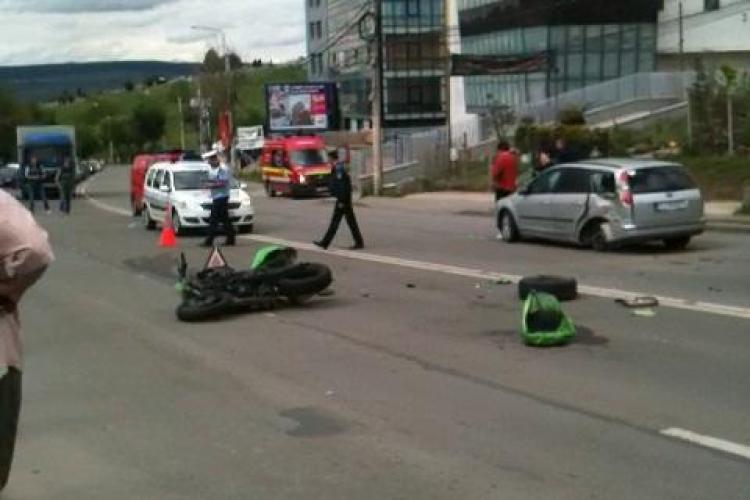 Accident pe varianta Zorilor-Mănăștur. Un motociclist a zburat câțiva metri prin aer - VIDEO