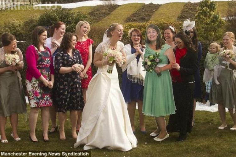 Această fotografie de nuntă a făcut înconjurul Internetului pentru un DETALIU - FOTO