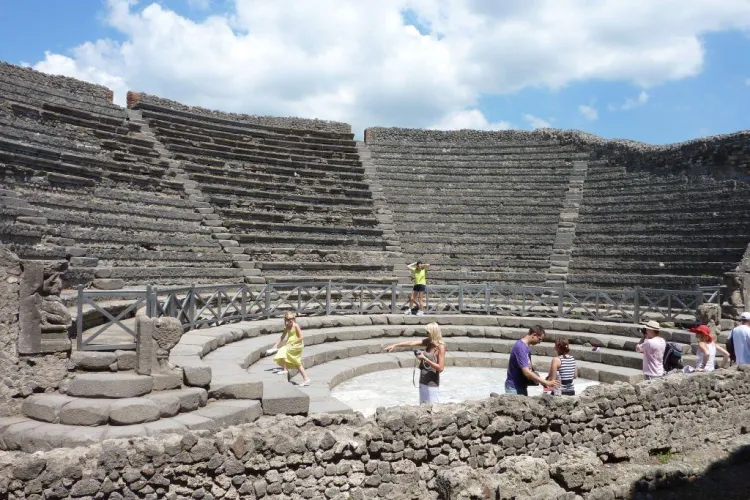 Mircea Badea s-ar muta si "maine" in orasul Pompei! Vedeta s-a indragostit de Italia!