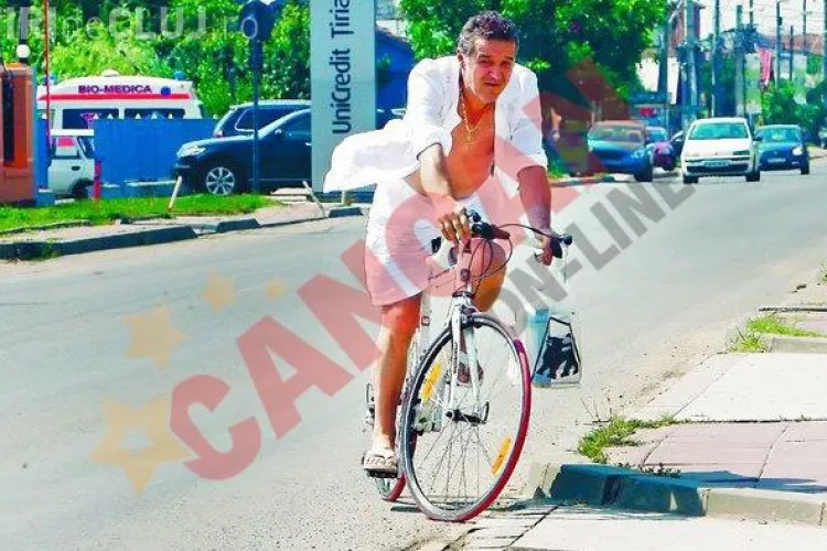 Gigi Becali si varul sau Victor au dat masinile de lux pe biciclete - FOTO