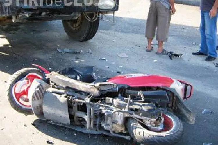 Accident la intersectia strazilor Ploiesti si Paris, produs de conducatorul unui scuter neinmatriculat