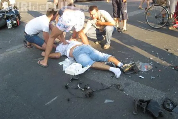 Un sofer nebun a intrat cu masina pe pista in timpul Campionatului National de Motociclism. Cinci persoane au fost spitalizate