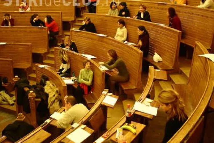 Universitatile trebuie sa incheie admiterea pana in 1 octombrie. Tinerii ar putea afla ca sunt studenti in ziua in care e si cursul festiv!