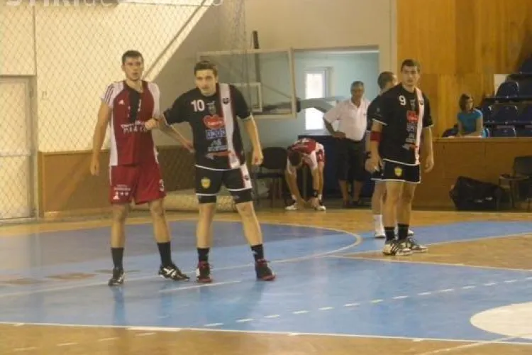 "Cupa U 75" la handbal s-a terminat cu scandal. Stiinta Bacau a parasit terenul in timpul finalei cu U Transilvania