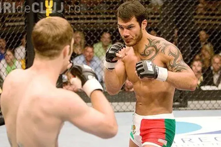 VIDEO - Luptarorul UFC, Roger Huerta, l-a facut KO pe un barbat care si-a lovit iubita