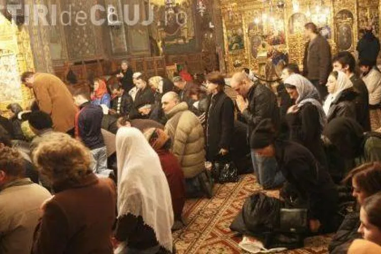 Aproape 700.000 de lei stransi de credinciosii clujeni pentru sinistratii din Moldova