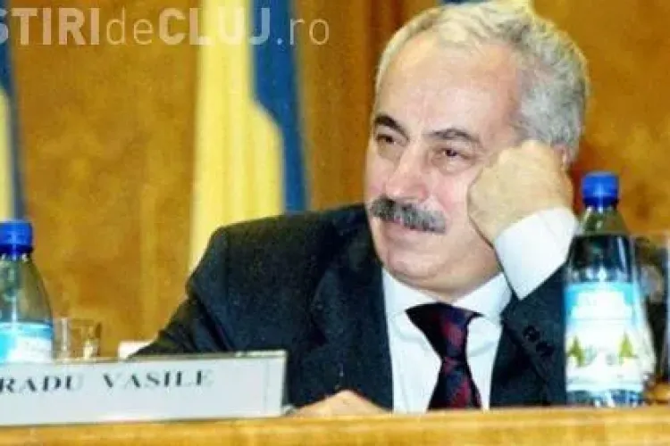 Fostul premier Radu Vasile, bolnav de cancer la colon, a fost internat pentru complicatii de la citostatice