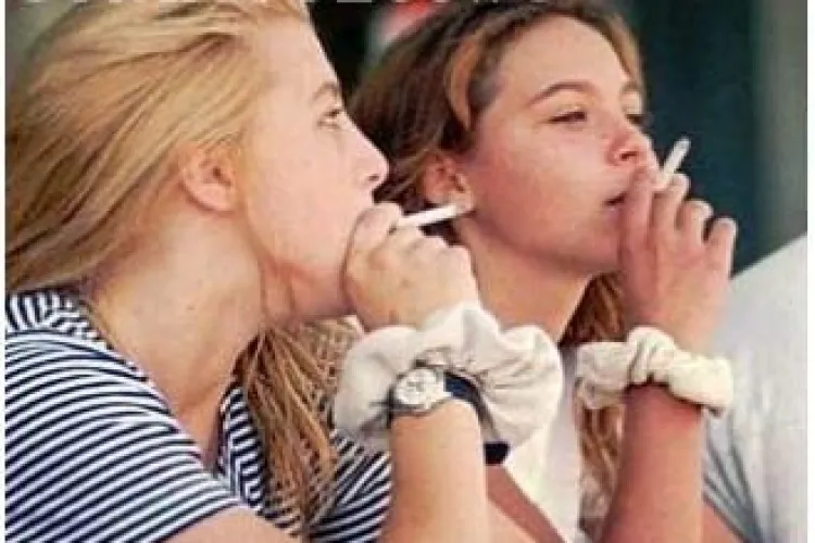 Romanii fumeaza din...obisnuinta! Cititi care sunt principalele motive pentru care romanii se apuca de fumat si apoi nu mai renunta!