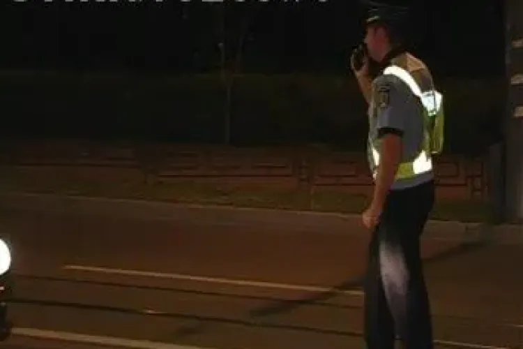 Motociclist, circula baut si cu permisul anulat