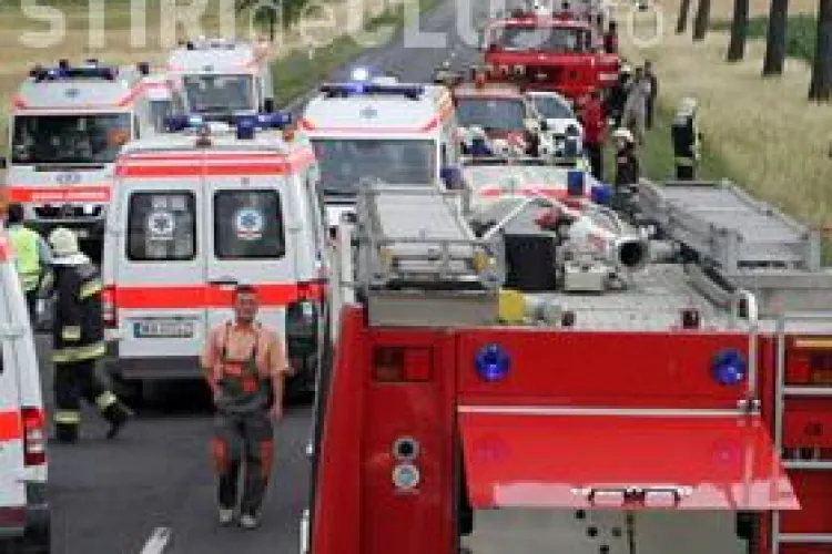 Accident in Ungaria. Un roman a murit si noua au fost raniti dupa ce un autocar si doua microbuze s-au ciocnit