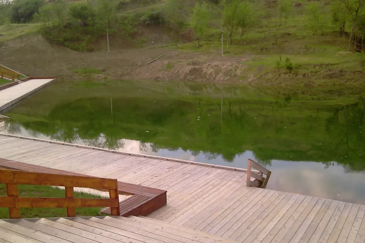 Lacul 2 de la Baile Cojocna, afectat de alunecari de teren. Investitia de 2,1 milioane de euro este inghitita de pamant