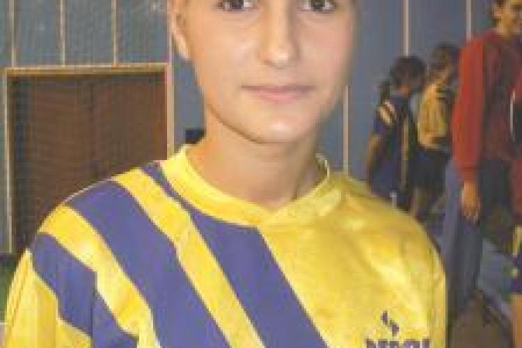 Fosta handbalistă, Andreea Stanciu, arestată la Cluj. A furat 5.000 de euro dintr-o mașină de lux parcată la Polus Center Cluj