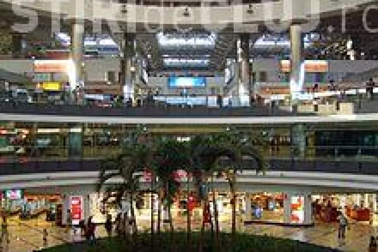 Ofițerii unui aeroport din Turcia, făcuți de râs de o fetiță de 9 ani FOTO