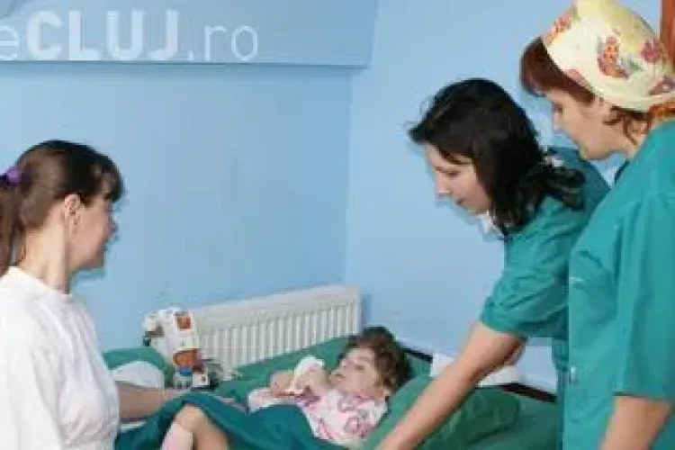 Angajații de la Institutul de Urologie Cluj amenință cu greva, pentru că nu primesc bonuri de masă