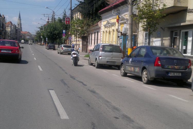 Așa se parchează o motocicletă la Cluj-Napoca - FOTO