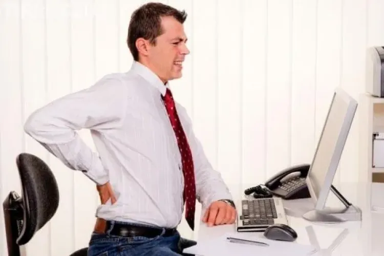 Stai mai mult de 4 ore pe scaun zilnic? Vezi cum îți este afectat organismul
