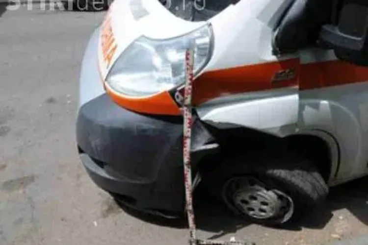 Accident la Ciucea! O ambulanță s-a ciocnit cu două mașini