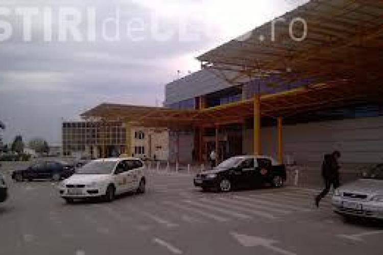 Poliția i-a amendat pe taximetriștii parcați lângă Aeroportul de la Cluj