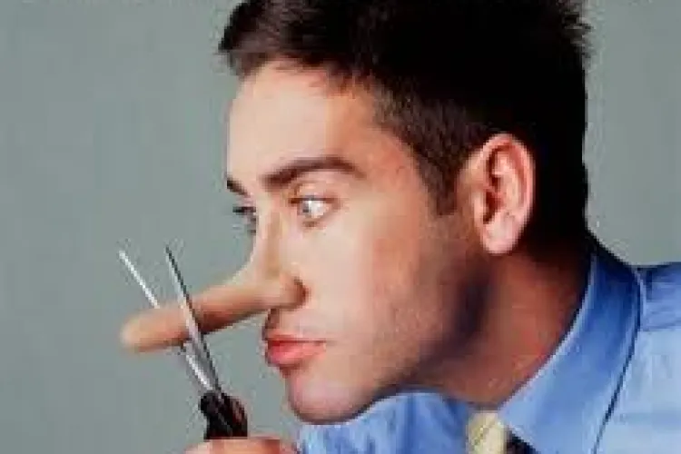 Cum să îți dai seama când mint bărbații după limbajul corpului