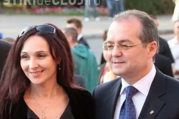 Soția primarului Emil Boc și-a lansat primul volum de poezii