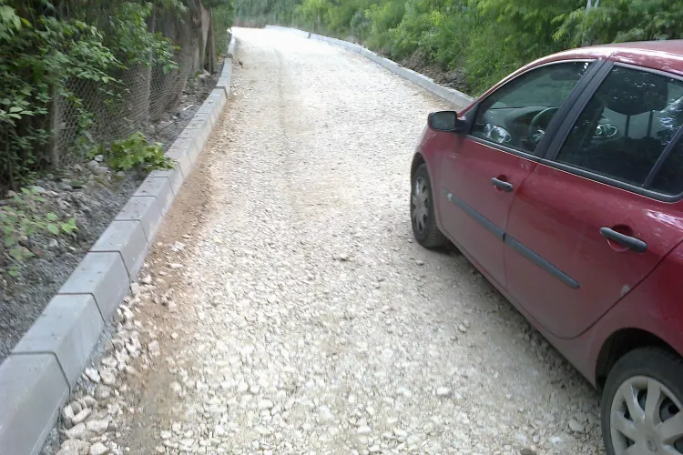 La capătul străzii Donath se asfaltează un drum pe care nu încap două mașini - FOTO