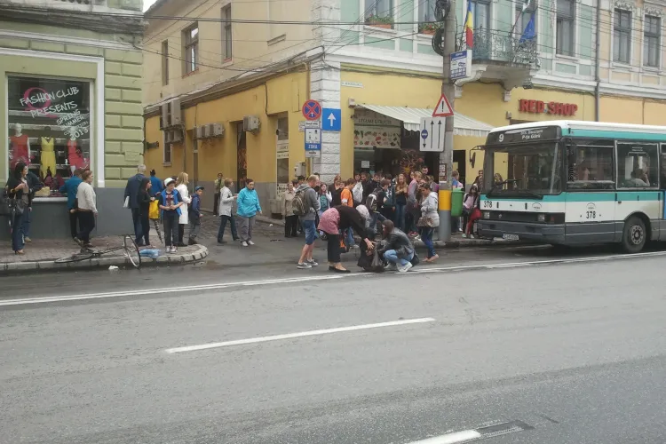 Tânără accidentată de un biciclist pe strada Memorandumului - VIDEO