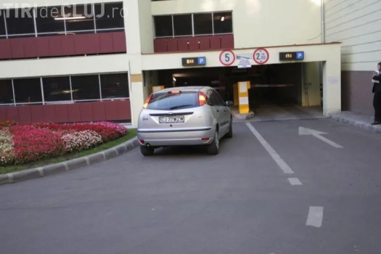 Cluj - Concert coral pentru ”oameni şi parcare” în parkingul din Piaţa Lucian Blaga