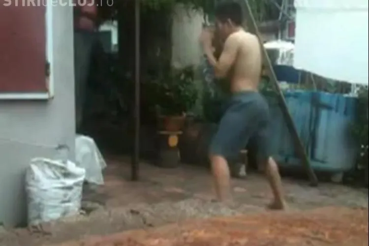 CLIPUL ZILEI: Lecția de kickbox. Cum să NU lovești sacul de box VIDEO