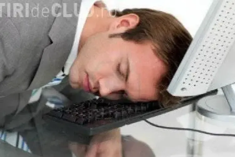 Un angajat al unei bănci a adormit cu capul pe tastatură și a transferat 200 de milioane de euro