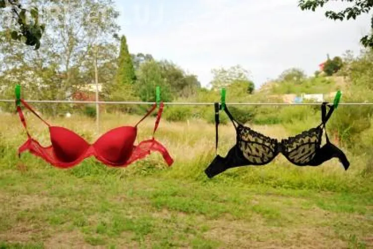 Sutienul poate cauza probleme grave de sănătate. Vezi ce avertizează cercetătorii