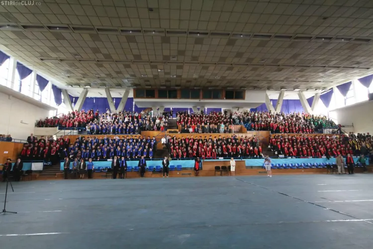 Ceremonia de absolvire a studenților de la UTCN! Imagini de la festivitatea de la Sala Sporturilor Cluj - FOTO