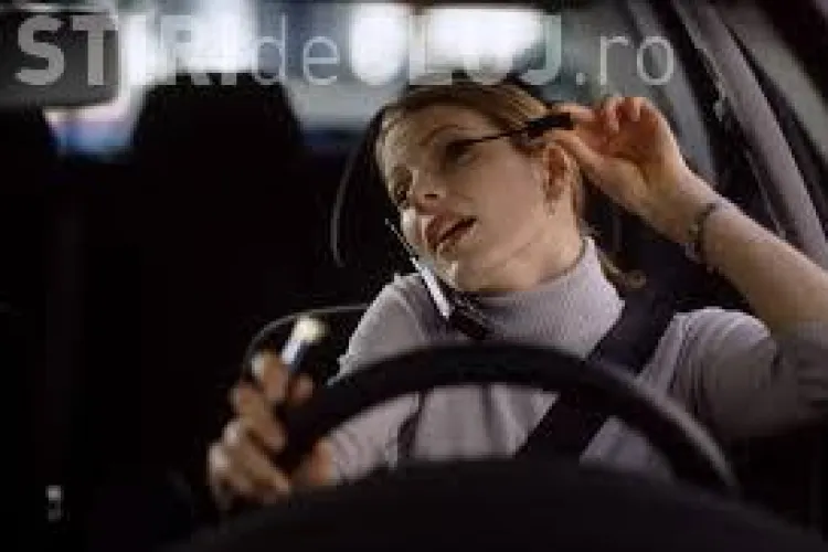 Britanicii vor să descurajeze machiatul la volan printr-o campanie amuzantă VIDEO
