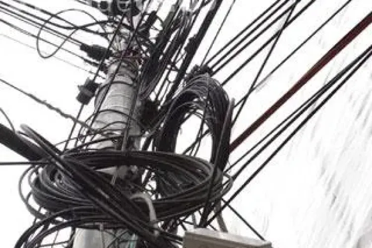 La Cluj se fac pași pentru mutarea cablurilor aeriene în subteran