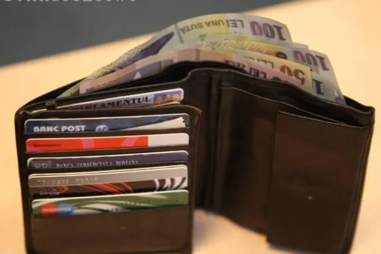 Gest EXTRAORDINAR! O clujeancă a găsit un portofel cu 300 de lei și l-a predat la poliție