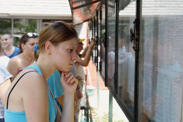 BAC 2013: Elevii care nu au luat BAC-ul pot primi îndemnizație de șomaj