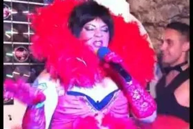 Miss Travesty 2013, la Cluj. Concurenţii au făcut show DEMENŢIAL - VIDEO