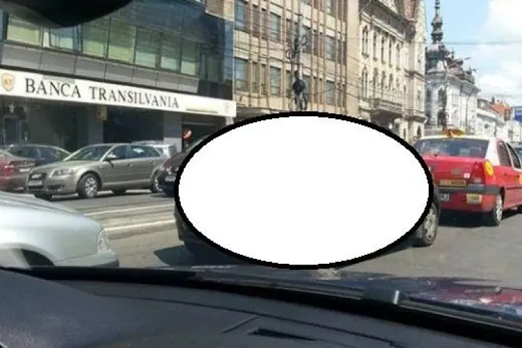 IMAGINEA ZILEI: Cum a ieșit un elev clujean în trafic după ce a aflat că a luat bacul FOTO