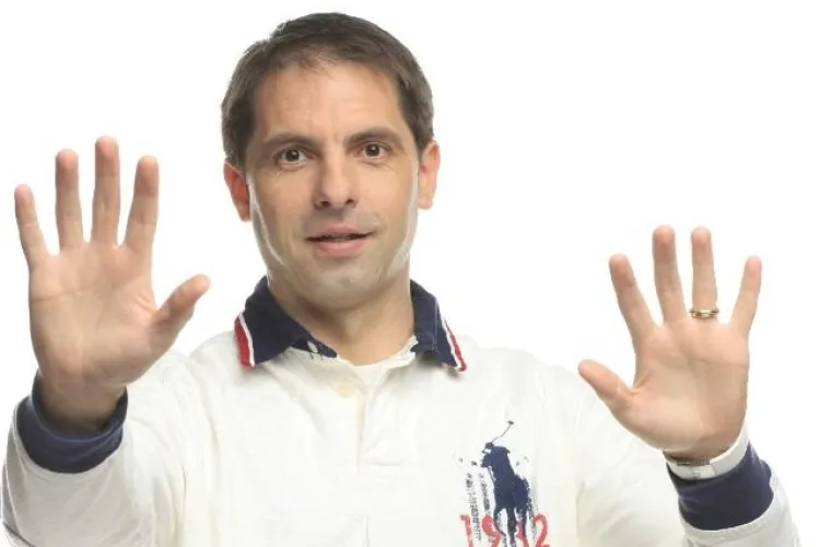 Dan Negru dur cu Alexandra Stan: ”Cu ochii vineţi pe tv, fătuca cu Billboardul a intrat în rândul vedetelor autohtone”