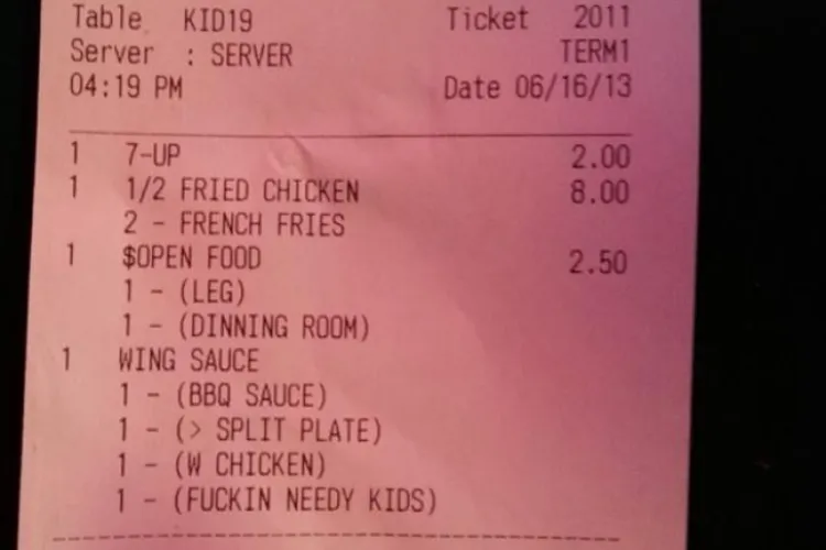 S-a înfuriat când a văzut ce mesaj i-a lăsat chelnerița pe nota de plată! A făcut INSTANT reclamaţie