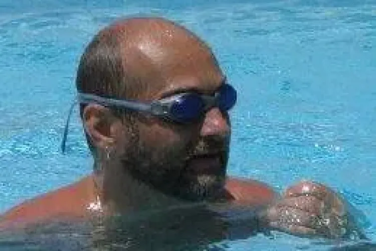 Competiție de înot caritabilă cu Farmec(P)