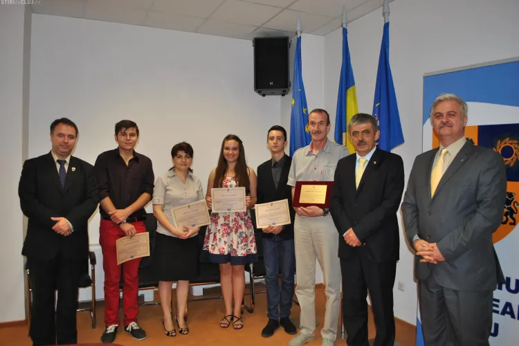 Elevii de la Colegiul Naţional ”Mihai Viteazul” din Turda, medialiați cu bronz în Indonezia, au fost premiați la Cluj - FOTO
