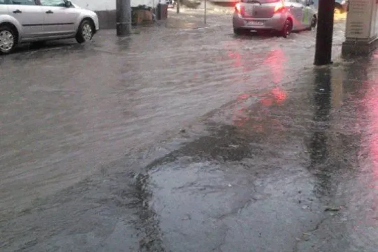 Furtună TERIBILĂ la Cluj! Ruperea de nori de sâmbătă, filmată de un clujean de la înălțime - VIDEO