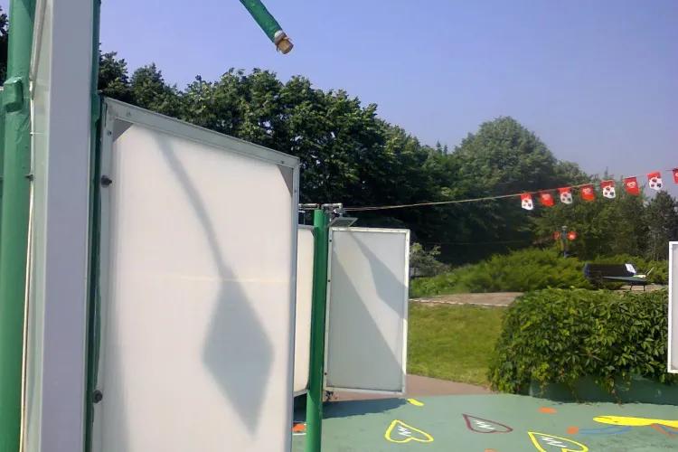 Dușuri nefuncționale și apă murdară la ștrandul din Grigorescu FOTO