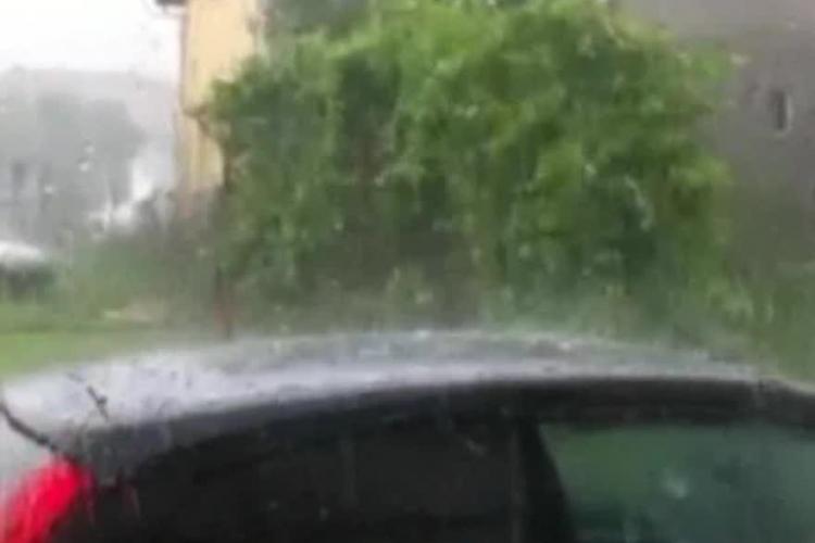 Furtună cu grindină la Gherla! ”Vremea a luat-o razna cu canicula asta!” - VIDEO