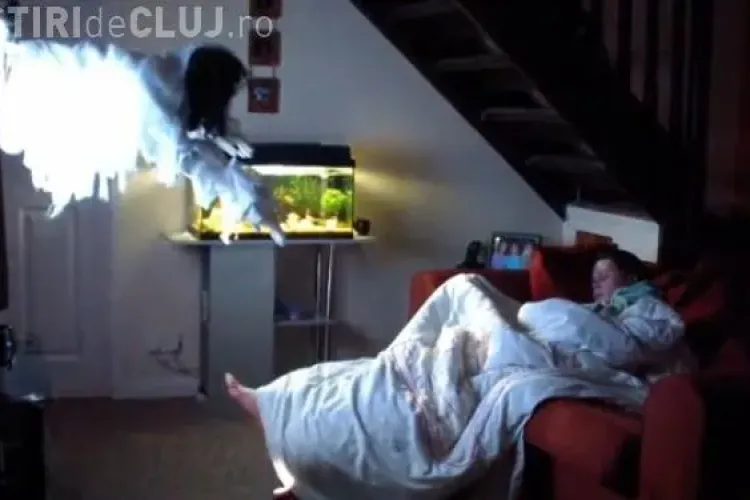 Fantoma care iese din televizor: Farsa care te băga în sperieți VIDEO