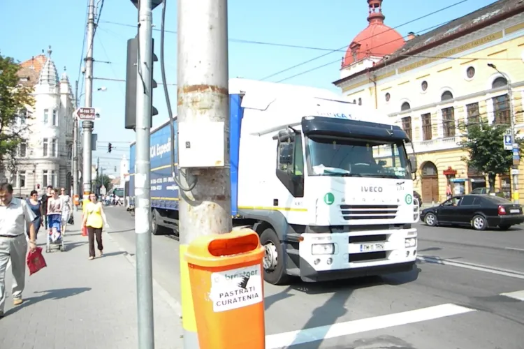 Ce caută TIR -urile prin centrul Clujului? - FOTO