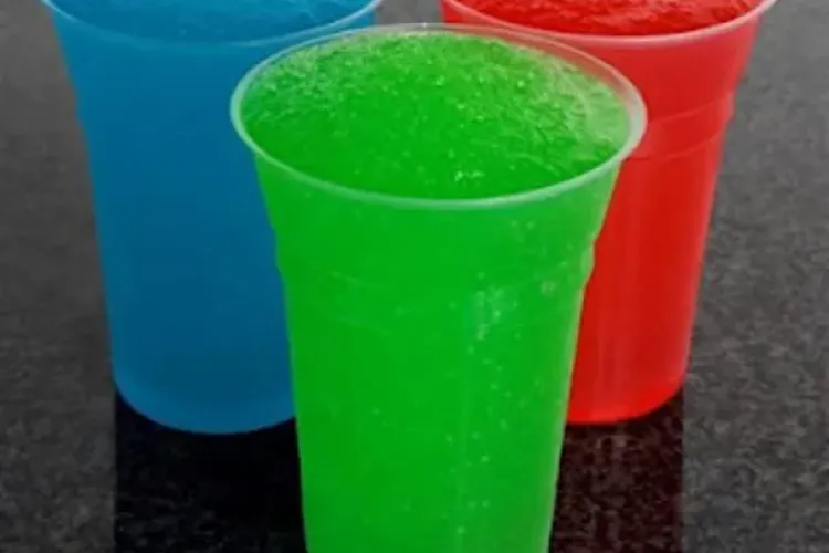 CLIPUL ZILEI: Cum să-ți faci un suc înghețat în 3 secunde VIDEO