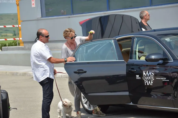 Patricia Kaas a ajuns la Cluj - FOTO de la aeroport